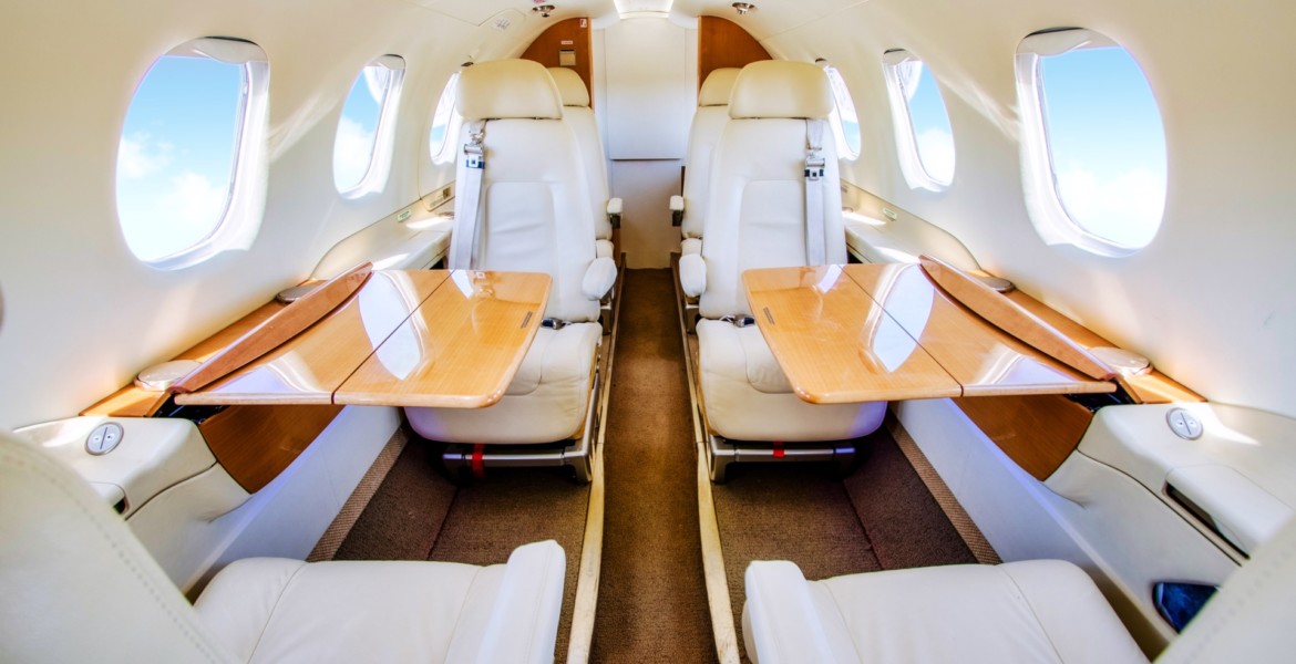 jet Embraer Phenom 300